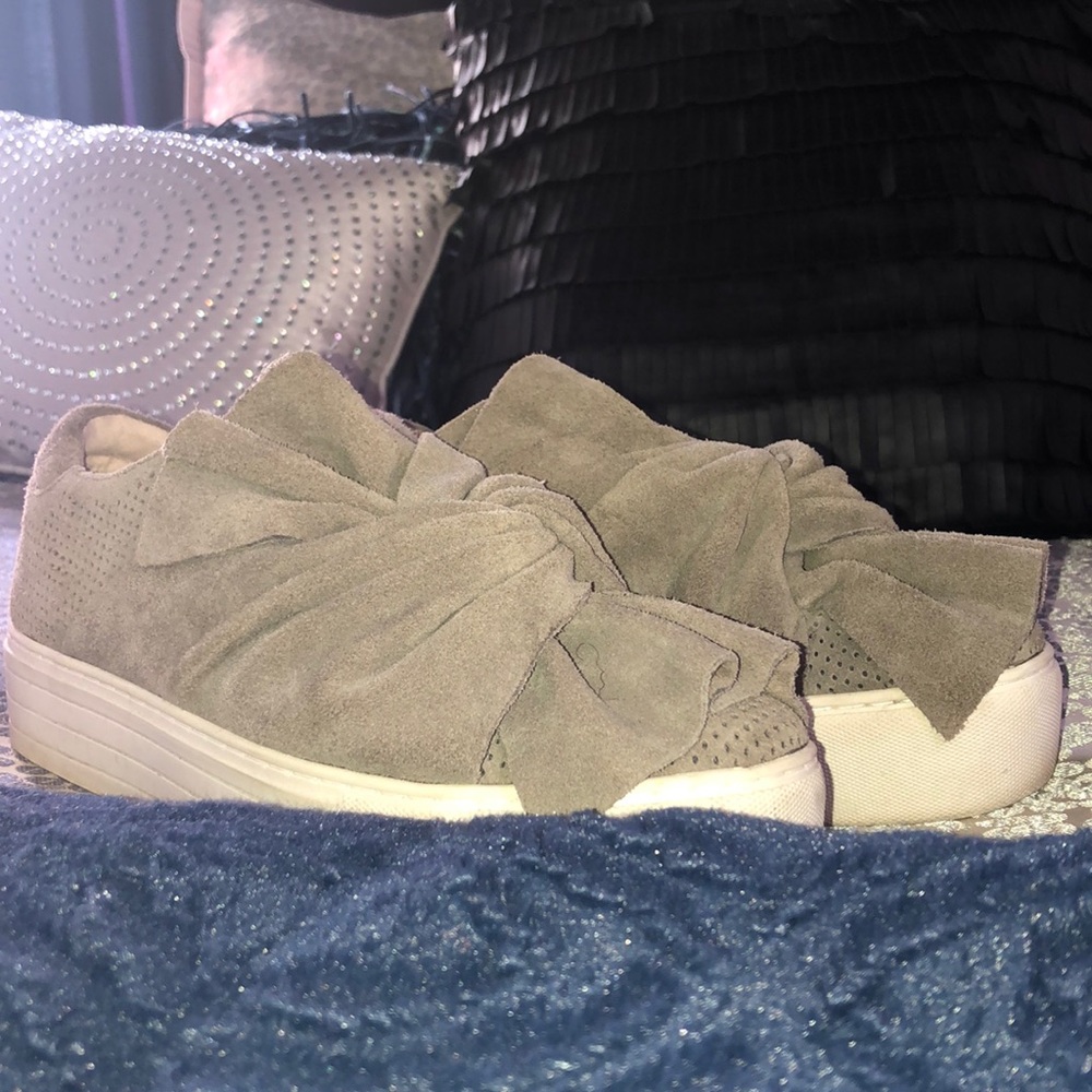 Kenneth Cole slip on platform shoes